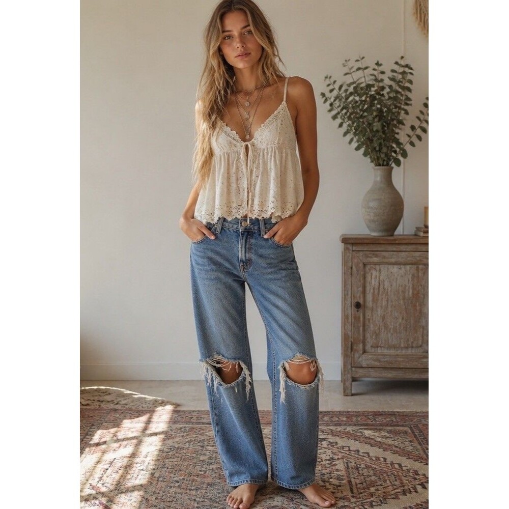 Levi’s Women’s 94 Baggy Jeans Size 28 Distressed Medium Wash Ripped Denim Boho